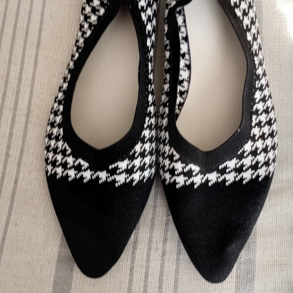 Poly Knit Pointed Flats Size 9.5 Black& White Houndstooth/Solid
